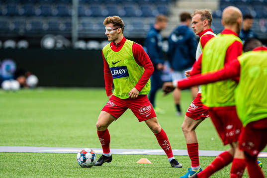 Ole Didrik Blomberg of Brann warms up
