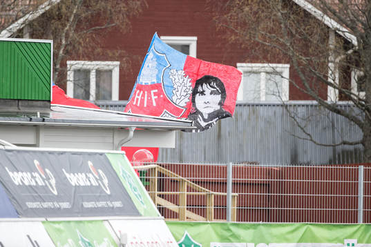 Flaggor från Helsingborg supportrar på plats i Borlänge