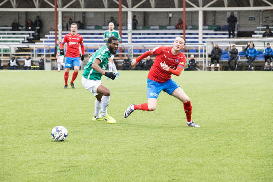 Brages Moses Makasi och Helsingborgs Rasmus Jönsson