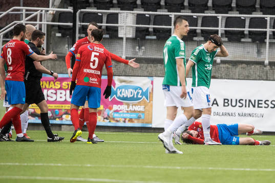 Helsingborgs Max Svensson har ont