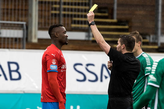 Helsingborgs Alhaji Gero får gult kort