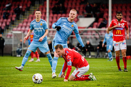 Djurgårdens Kalle Holmberg och Degerfors Johan Bertilsson