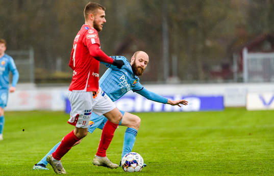 Degerfors Christos Gravius och Djurgårdens Curtis Edwards