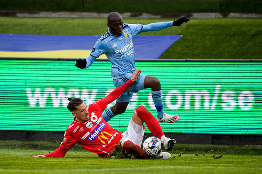 Degerfors Daniel Janevski och Djurgårdens Edward Chilufya