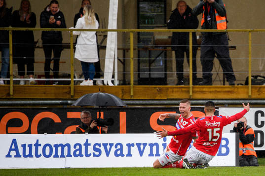Degerfors Victor Edvardsen jublar