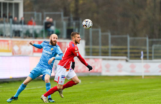 Djurgårdens Curtis Edwards och Degerfors Christos Gravius
