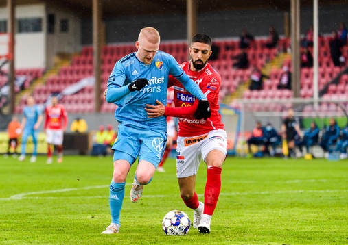 Djurgårdens Kalle Holmberg och Degerfors Sean Sabetkar