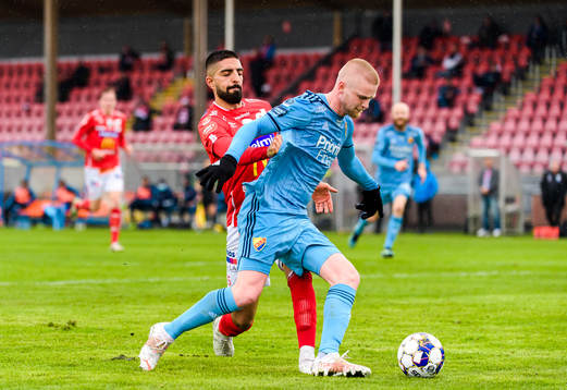 Djurgårdens Kalle Holmberg och Degerfors Sean Sabetkar