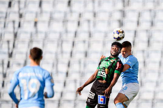 Malmö FFs Jonas Knudsen och Varbergs Gideon Mensah