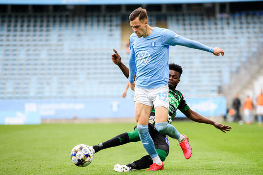 Malmö FFs Veljko Birmancevic och Varbergs Gideon Mensah