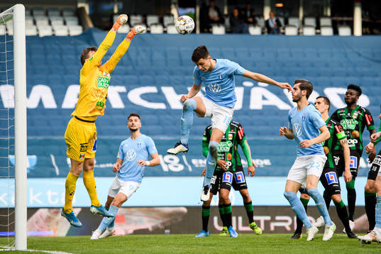 Malmö FFs Anel Ahmedhodzic oroar framför Varbergs