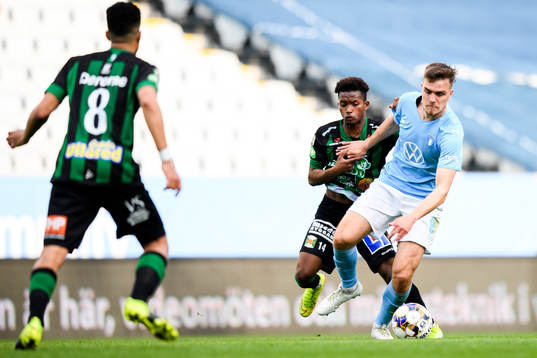 Malmö FFs Pavle Vagic och Varbergs Adama Fofana