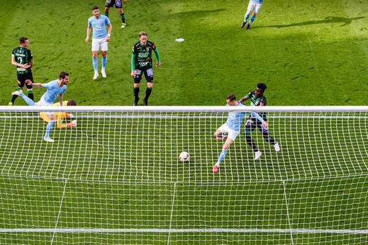 Malmö FFs Veljko Birmancevic gör 1-0 bakom Varbergs