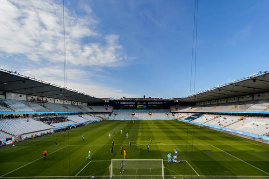 Malmö FFs Veljko Birmancevic gör 1-0 och kramas om av