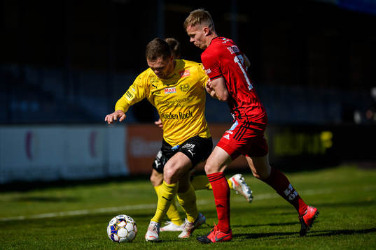 Mjällbys Jacob Bergström och Östersunds Eirik Haugan