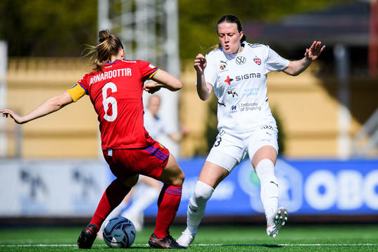 Djurgårdens Gudrun Arnadottir och Rosengårds Stefanie