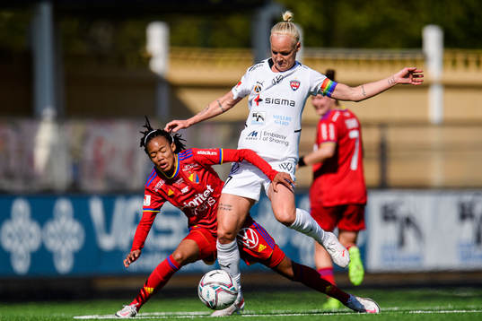 Djurgårdens Linda Maserame Motlhalo och Rosengårds