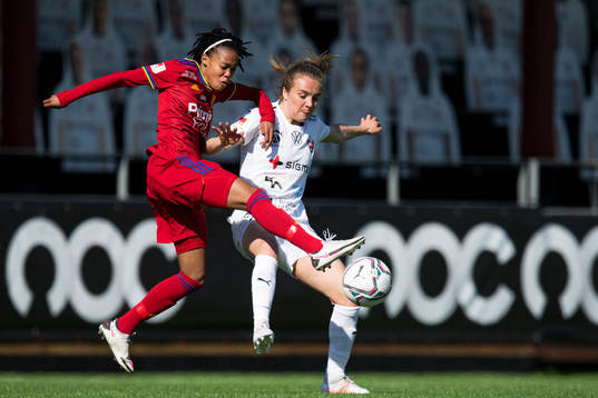 Djurgårdens Linda Maserame Motlhalo och Rosengårds Fiona