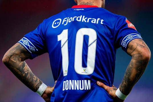 The shirt of Aron Leonard Dønnum of Vålerenga