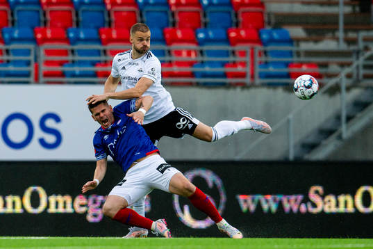 Vidar Örn Kjartansson of Vålerenga and Holmar Örn