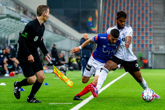 Osame Sahraoui of Vålerenga and Emil Ceide of Rosenborg