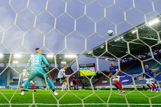 Kristoffer Zachariassen of Rosenborg scores the 1-1 goal