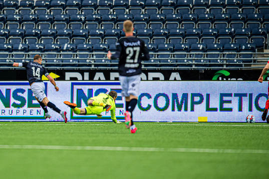 Veton Berisha of Viking scores the 2-1 goal