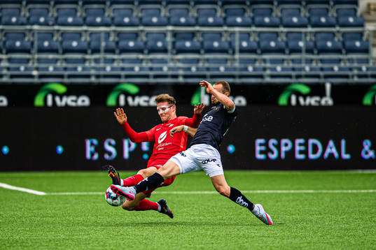 Ole Didrik Blomberg of Brann and Veton Berisha of Viking