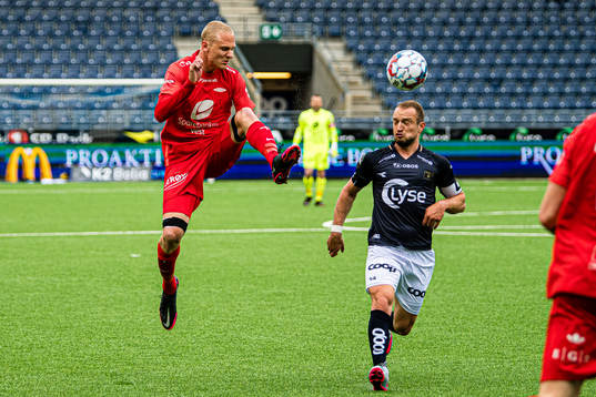 Kristoffer Ramos Barmen of Brann and Veton Berisha of Viking