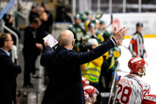 Timrås tränare Fredrik Andersson reagerar