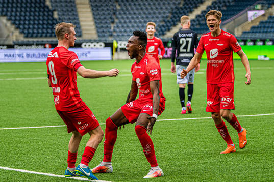 Karamoko Daouda Bamba of Brann celebrates