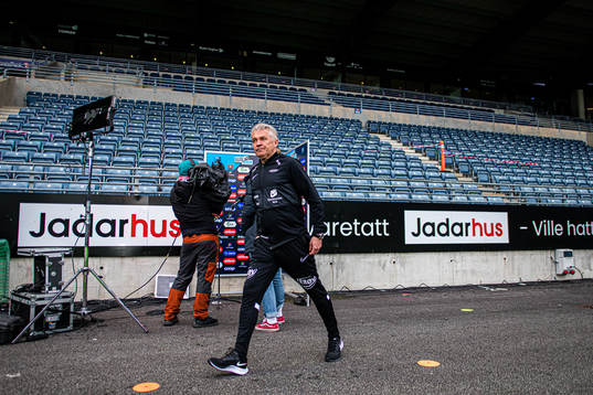 Kåre Ingebrigtsen, head coach of Brann, looks dejected