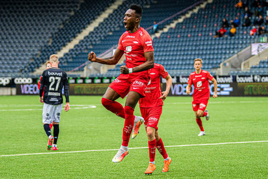 Bläddra bland fler bilder av Football, Eliteserien, Viking - Brann