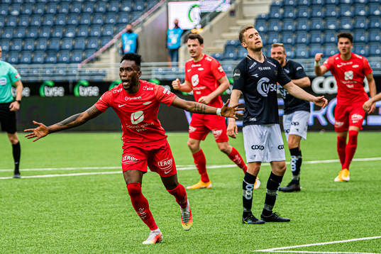 Karamoko Daouda Bamba of Brann scelebrates
