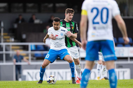Värnamos Erick Brendon och GAIS Adnan Maric