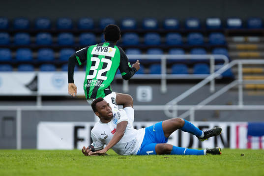 Värnamos Abdussalam Magashy ligger på marken