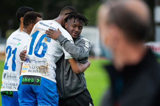GAIS Michael Kargbo kramar om Värnamos Isse Ismail