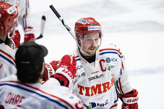 Timrås Jonathan Dahlén  jublar