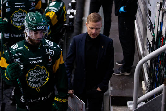 Björklövens assisterande tränare Robert Lahti