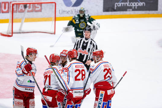 Timrå jublar Björklövens målvakt Kevin Poulin deppar i