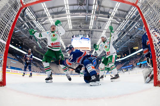 Rögles Olli Palola och Eric Gelinas jublar