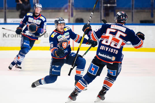 Växjös Pontus Holmberg jublar