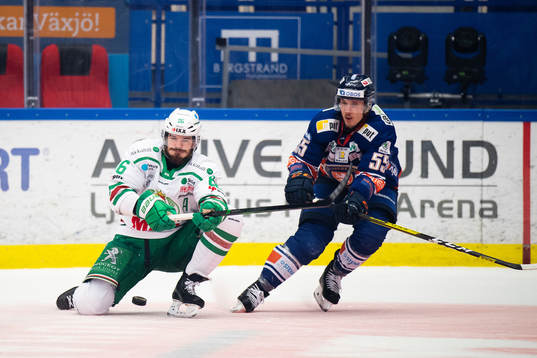 Rögles Eric Gelinas och Växjös Miika Koivisto