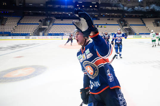 Växjös Fredrik Karlström jublar