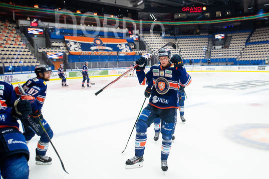 Växjös Fredrik Karlström jublar