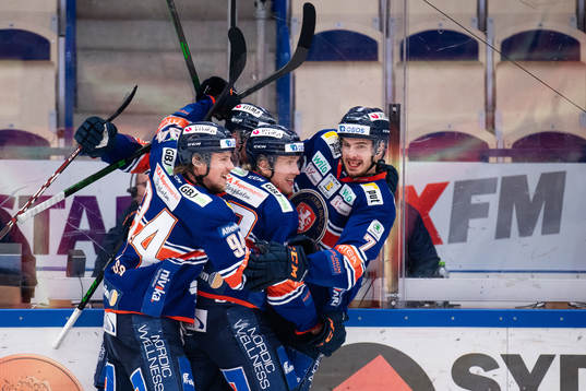 Växjös spelare jublar