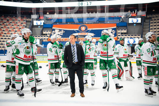 Rögles spelare och tränare Cam Abbott deppar