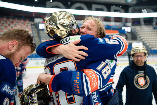 Växjös Richard Gynge och Marcus Sylvegård  jublar