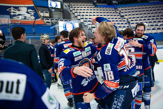 Växjös spelare jublar