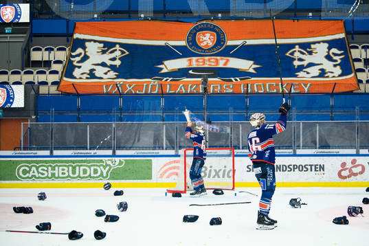 Växjös Erik Josefsson jublar med Le Mat pokalen